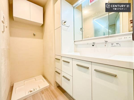 ���ʑ�E���ʏ� �O�ʋ��d�l�̐��ʏ��́A�g�����Ȃ݂����₷������I���͎��[�ɂȂ��Ă��܂��B�h���C���[�₨���ϓ����Еt������̂Ő��ʑ������X�b�L���ƌ����邱�Ƃ��o���܂��I