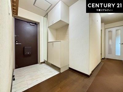 ���� �V���[�Y�{�b�N�X�t���B���ւ��Еt�����|�������₷���ł��I
�X�b�L���������ւŌ˂��J�����u�ԁA�������̂���S�n������Ԃ��o�}���Ă���܂��B