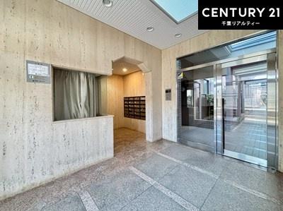 �G���g�����X �z������̗ǂ��G���g�����X�́A���Ƒ��₨�q�l���������}���Ă���܂��B
�����̕�炵�ɐS�n�悳�������炵�Ă�����Ԃł��B