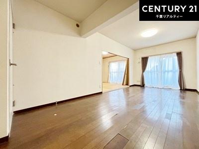 ���r���O �J�����̂���L�XLDK�I�\�t�@�[��_�C�j���O�e�[�u����u���Ă������ɂȂ�Ȃ��̂ŉ��K�ɉ߂����܂��I�R�~���j�P�[�V���������₷�����r���O�ł��B