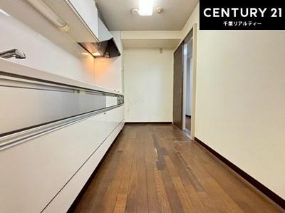 �L�b�`�� ��Ƃ肠�钲���X�y�[�X�ō�Ƃ����₷�����K�ȃL�b�`���ł��I
���q�l�ƈꏏ�ɂ��َq������y���߂�L�X�X�y�[�X�ł��B�y�����������ԂɂȂ肻���ł��ˁI