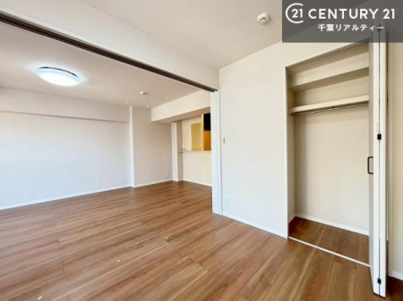 �Q�� ���[�X�y�[�X����������m�ۂ���Ă��邽�߁A���������w�p�i���T�b�ƕЕt���A���ł��X�b�L���B
�Y��ȋ�Ԃ��ۂĂ܂��I