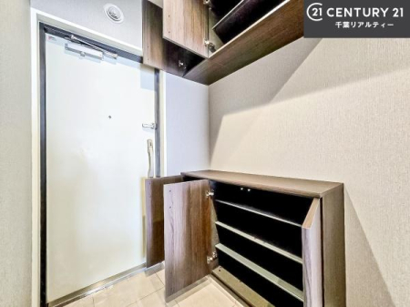 ���� �V���[�Y�{�b�N�X�t���Ȃ̂ŁA���ւ��Еt�����|�������₷���ł��I
�X�b�L���������ւŌ˂��J�����u�ԁA�������̂���S�n������Ԃ��o�}���Ă���܂��B
