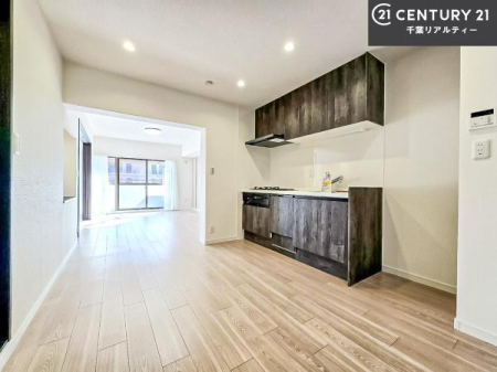 �L�b�`�� ��Ƃ肠�钲���X�y�[�X�ō�Ƃ����₷�����K�ȃL�b�`���ł��I
���q�l�ƈꏏ�ɂ��َq������y���߂�L�X�X�y�[�X�ł��B�y�����������ԂɂȂ肻���ł��ˁI