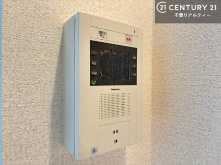 ���̑����� TV���j�^�[�t���C���^�[�z��������A�K��҂��f���Ŋm�F���Ă���Ή��ł��邽�߁A�h�Ɩʂ����S�ł��B���q�l�̂�����Ԏ��ɂ��S�����A���Ƒ��̈��S�E���S�ȕ�炵���T�|�[�g���܂��B