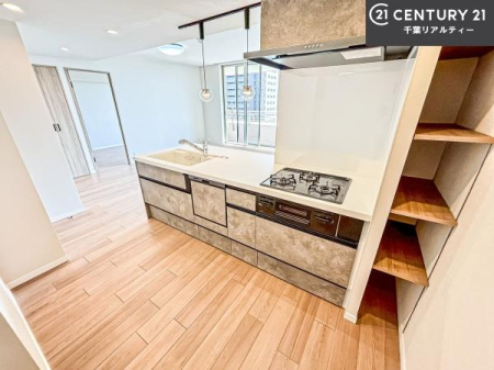 �L�b�`�� ��Ƃ肠�钲���X�y�[�X�ō�Ƃ����₷�����K�ȃL�b�`���ł��I
���q�l�ƈꏏ�ɂ��َq������y���߂�L�X�X�y�[�X�ł��B�y�����������ԂɂȂ肻���ł��ˁI