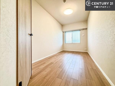 �q������ �����炽���Ղ��������A���ʂ����ǍD�Ȃ��߁A���K�ɉ߂������Ԃł��B
�q�ǂ������Ƃ��Ă��œK�ŁA�w�K�X�y�[�X��V�я�Ƃ��Ă����p�ł��܂��B