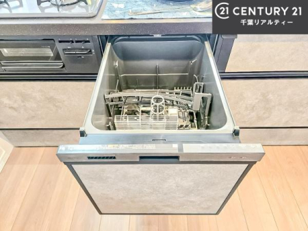 �L�b�`�� �H��@�t���̃L�b�`���ł��I�Z���������r��h�~�Ƃ��đ�ϊ��􂷂�֗��Ȏd�l�ł��I�r���g�C���Ȃ̂ŃL�b�`���̏ꏊ����炸�����X�y�[�X���L���g�����Ƃ��o���܂��I