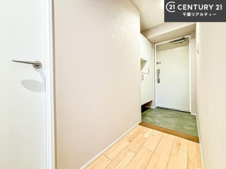 ���� �V���[�Y�{�b�N�X�t���Ȃ̂ŁA���ւ��Еt�����|�������₷���ł��I
�X�b�L���������ւŌ˂��J�����u�ԁA�������̂���S�n������Ԃ��o�}���Ă���܂��B