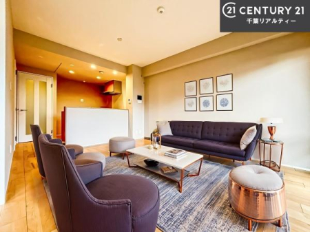 ���r���O �Ƌ��CG�p�[�X�ł��B�J�����̂���L�XLDK�I�\�t�@�[��_�C�j���O�e�[�u����u���Ă������ɂȂ�Ȃ��̂ŉ��K�ɉ߂����܂��I