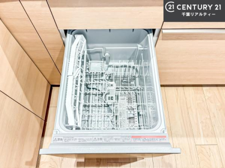 �L�b�`�� �H��@�t���̃L�b�`���ł��I�Z���������r��h�~�Ƃ��đ�ϊ��􂷂�֗��Ȏd�l�ł��I�r���g�C���Ȃ̂ŃL�b�`���̏ꏊ����炸�����X�y�[�X���L���g�����Ƃ��o���܂��I