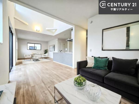 ���r���O �Ƌ��CG�p�[�X�ł��B�S�n�ǂ����r���O�͉Ƒ������R�ƏW�܂�܂��B�Ƒ��c�R�̎��Ԃ����������ł��B���Ƒ��ƁA����w�[���������Ԃ��߂��������ł��ˁB