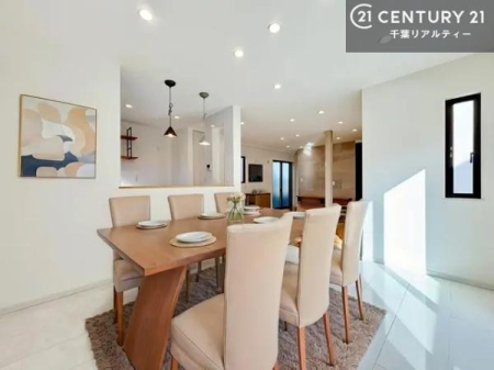 ���r���O �Ƌ��CG�p�[�X�ł��B�S�n�ǂ����r���O�͉Ƒ������R�ƏW�܂�܂��B�Ƒ��c�R�̎��Ԃ����������ł��B���Ƒ��ƁA����w�[���������Ԃ��߂��������ł��ˁB