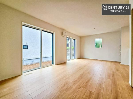 ���r���O �S�n�ǂ����r���O�͉Ƒ������R�ƏW�܂�܂��B�Ƒ��c�R�̎��Ԃ����������ł��B���Ƒ��ƁA����w�[���������Ԃ��߂��������ł��ˁB