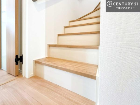 ���̑����� �K�i�ɂ͎萠�肪�t���Ă���A���q�l�₲�N�z�̕������S���Ă����p�����܂��B��������̑����t���Ă���A���������S�ł��ˁI�i�{�H��j