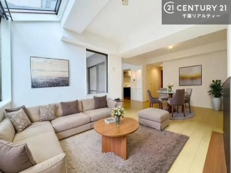 ���r���O �Ƌ��CG�p�[�X�ł��B��؂ȉƑ����W�܂邩�炱��LDK�ɂ͂�����肽���B
�q�����������C�ɏ΂��Ȃ��瑖�����Ă���p�����������u�L���Ƃɂ��ėǂ������v�Ǝv���u�Ԃł��B