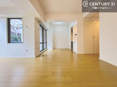 ���r���O ��؂ȉƑ����W�܂邩�炱��LDK�ɂ͂�����肽���B
�q�����������C�ɏ΂��Ȃ��瑖�����Ă���p�����������u�L���Ƃɂ��ėǂ������v�Ǝv���u�Ԃł��B