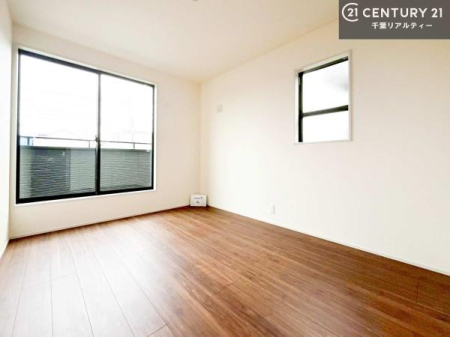 �Q�� �o���R�j�[�ɖʂ����m���́A���炩�Ȓ������������ސS�n�悢��ԁB�u�₩�Ȍ��ɕ�܂�ċC�����悭�ڊo�߂��邽�߁A�Q���ɍœK�Ȃ������ł��B���̊��C�₨�z�c���������K�ɍs���܂��B