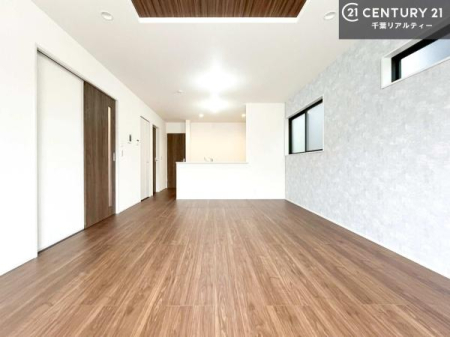 ���r���O �D�����z���܂肪���r���O����ł���ċ��S�n�̗ǂ���Ԃ����o���Ă���܂��I
���났�̎��Ԃ��߂����܂��I