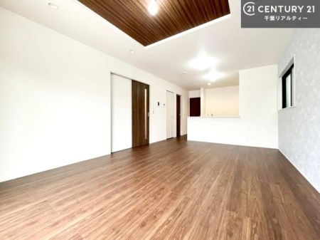 ���r���O �D�����z���܂肪���r���O����ł���ċ��S�n�̗ǂ���Ԃ����o���Ă���܂��I
���났�̎��Ԃ��߂����܂��I