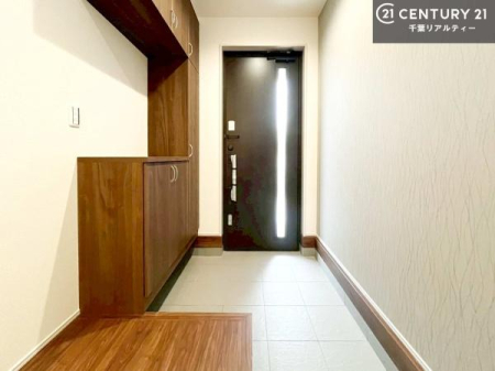 ���� �V���[�Y�{�b�N�X�t���B���ւ��Еt�����|�������₷���ł��I
�X�b�L���������ւŌ˂��J�����u�ԁA�������̂���S�n������Ԃ��o�}���Ă���܂��B