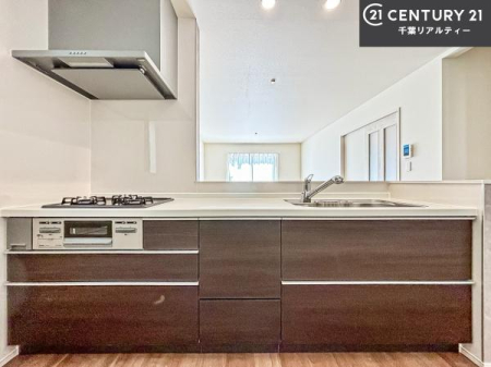 �L�b�`�� ��Ƃ����₷���V�X�e���L�b�`���ł��I���[����������t���Ă���̂ŁA�����X�y�[�X�ɕ���u���Ȃ��čςނ̂ŁA�L�X�g���āA���K�ɍ�Ƃ��ł��܂��I