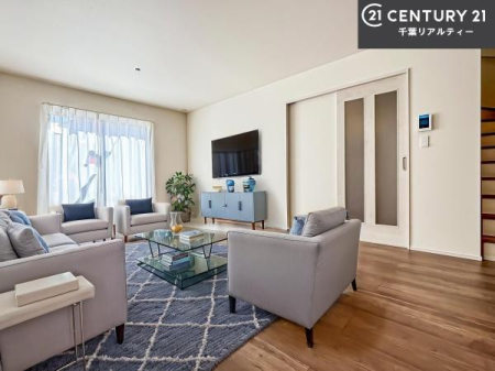 ���r���O �Ƌ��CG�p�[�X�ł��B�D�����z���܂肪���r���O����ł���ċ��S�n�̗ǂ���Ԃ����o���Ă���܂��I
���R�ƉƑ����W����b��������S�n�悢��ԁI