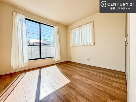 �m�� �o���R�j�[�ɖʂ��Ă���m���ł��B���邭�����肪����A���C����������ł��܂��I���N���āA�O�ɏo�Ĕw�L�т����[�ċz�����ǂ������}������邱�Ƃ��ł��܂��B