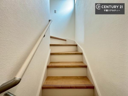 ���̑����� �K�i�ɂ͎萠�肪�t���Ă���A���q�l�₲�N�z�̕������S���Ă����p�����܂��B��������̑����t���Ă���A���������S�ł��ˁI�i�{�H��j