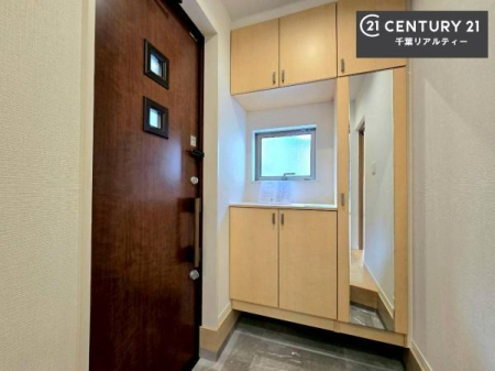 ���� �V���[�Y�{�b�N�X�t���Ȃ̂ŁA���ւ��Еt�����|�������₷���ł��I
�X�b�L���������ւŌ˂��J�����u�ԁA�������̂���S�n������Ԃ��o�}���Ă���܂��B
