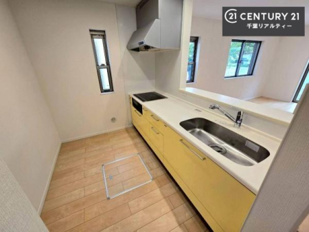 �L�b�`�� ��l�C�̑Ζʎ��V�X�e���L�b�`�����̗p���Ă��܂��I���Ƒ��̃R�~���j�P�[�V���������R�Ƒ�����݌v�ł��B
���q�l�ɂ��ڂ��͂��̂Ŋ������ł��ˁB���[�͂�����܂��I