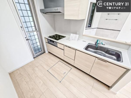 �L�b�`�� ��l�C�̑Ζʎ��V�X�e���L�b�`�����̗p���Ă��܂��I���Ƒ��̃R�~���j�P�[�V���������R�Ƒ�����݌v�ł��B
���q�l�ɂ��ڂ��͂��̂Ŋ������ł��ˁB���[�͂�����܂��I