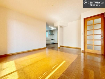 ���r���O �D�����z���܂肪���r���O����ł���ċ��S�n�̗ǂ���Ԃ����o���Ă���܂��I
���났�̎��Ԃ��߂����܂��I