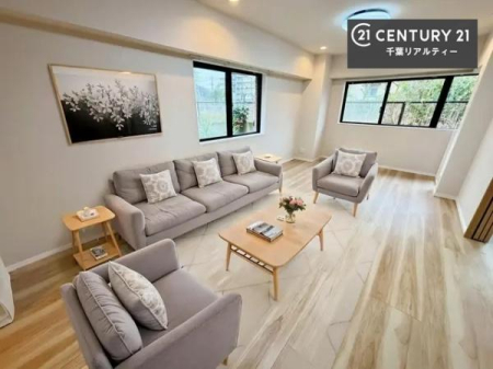 ���r���O �Ƌ��CG�p�[�X�ł��B��؂ȉƑ����W�܂邩�炱��LDK�ɂ͂�����肽���B
�q�����������C�ɏ΂��Ȃ��瑖�����Ă���p�����������u�L���Ƃɂ��ėǂ������v�Ǝv���u�Ԃł��B