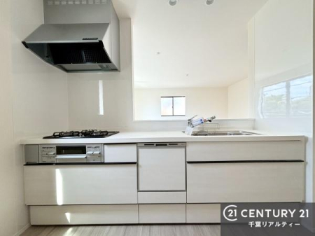 �L�b�`�� ���[�X�y�[�X���[�����Ă���A�L�b�`���܂�����������ƕۂ��Ȃ���A�L�X�Ƃ��������X�y�[�X���m�ہB���K�ȍ�Ɗ��ŁA�����̂����������X���[�Y�ɂ͂��ǂ�܂��B