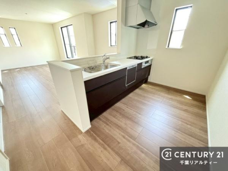 �L�b�`�� ��Ƃ肠�钲���X�y�[�X�ō�Ƃ����₷�����K�ȃL�b�`���ł��I
���q�l�ƈꏏ�ɂ��َq������y���߂�L�X�X�y�[�X�ł��B�y�����������ԂɂȂ肻���ł��ˁI