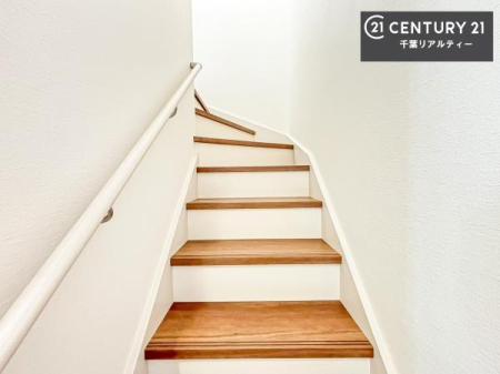 ���̑����� �K�i�ɂ͎萠�肪�t���Ă���A���q�l�₲�N�z�̕������S���Ă����p�����܂��B��������̑����t���Ă���A���������S�ł��ˁI�i�{�H��j