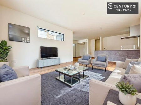 ���r���O �Ƌ��CG�p�[�X�ł��B��؂ȉƑ����W�܂邩�炱��LDK�ɂ͂�����肽���B
�q�����������C�ɏ΂��Ȃ��瑖�����Ă���p�����������u�L���Ƃɂ��ėǂ������v�Ǝv���u�Ԃł��B