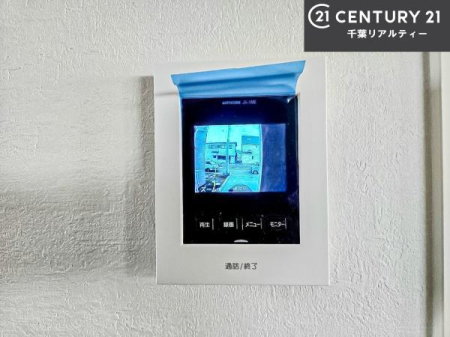 ���̑����� TV���j�^�[�t���C���^�[�z��������A�K��҂��f���Ŋm�F���Ă���Ή��ł��邽�߁A�h�Ɩʂ����S�ł��B���q�l�̂�����Ԏ��ɂ��S�����A���Ƒ��̈��S�E���S�ȕ�炵���T�|�[�g���܂��B