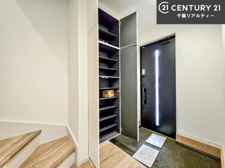 ���� �V���[�Y�{�b�N�X�t���B���ւ��Еt�����|�������₷���ł��I
�X�b�L���������ւŌ˂��J�����u�ԁA�������̂���S�n������Ԃ��o�}���Ă���܂��B