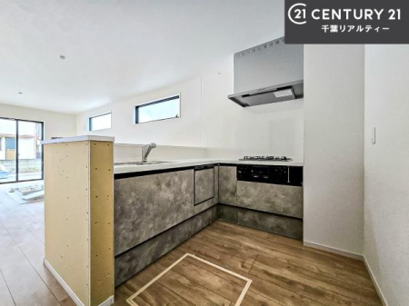 �L�b�`�� ��Ƃ肠�钲���X�y�[�X�ō�Ƃ����₷�����K�ȃL�b�`���ł��I
���q�l�ƈꏏ�ɂ��َq������y���߂�L�X�X�y�[�X�ł��B�y�����������ԂɂȂ肻���ł��ˁI