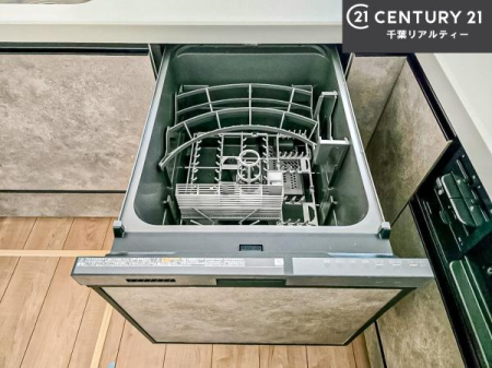 �L�b�`�� �H��@�t���̃L�b�`���ł��I�Z���������r��h�~�Ƃ��đ�ϊ��􂷂�֗��Ȏd�l�ł��I�r���g�C���Ȃ̂ŃL�b�`���̏ꏊ����炸�����X�y�[�X���L���g�����Ƃ��o���܂��I