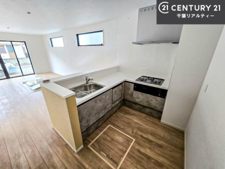 �L�b�`�� ��l�C�̑Ζʎ��V�X�e���L�b�`�����̗p���Ă��܂��I���Ƒ��̃R�~���j�P�[�V���������R�Ƒ�����݌v�ł��B
���q�l�ɂ��ڂ��͂��̂Ŋ������ł��ˁI�L�X�g���ĉ��K�ō�Ƃ��i�݂܂��B