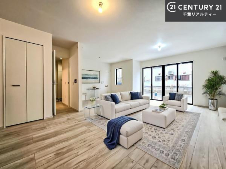 ���r���O �Ƌ��CG�p�[�X�ł��B��؂ȉƑ����W�܂邩�炱��LDK�ɂ͂�����肽���B
�q�����������C�ɏ΂��Ȃ��瑖�����Ă���p�����������u�L���Ƃɂ��ėǂ������v�Ǝv���u�Ԃł��B