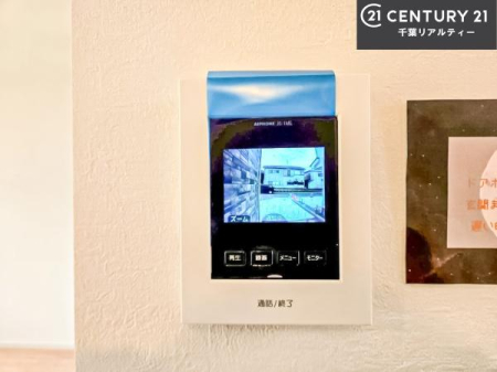 ���̑����� TV���j�^�[�t���C���^�[�z��������A�K��҂��f���Ŋm�F���Ă���Ή��ł��邽�߁A�h�Ɩʂ����S�ł��B���q�l�̂�����Ԏ��ɂ��S�����A���Ƒ��̈��S�E���S�ȕ�炵���T�|�[�g���܂��B