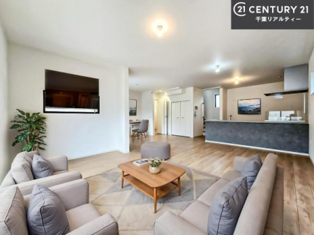 ���r���O �Ƌ��CG�p�[�X�ł��B�J�����̂���L�XLDK�I�\�t�@�[��_�C�j���O�e�[�u����u���Ă������ɂȂ�Ȃ��̂ŉ��K�ɉ߂����܂��I�R�~���j�P�[�V���������₷�����r���O�ł��I