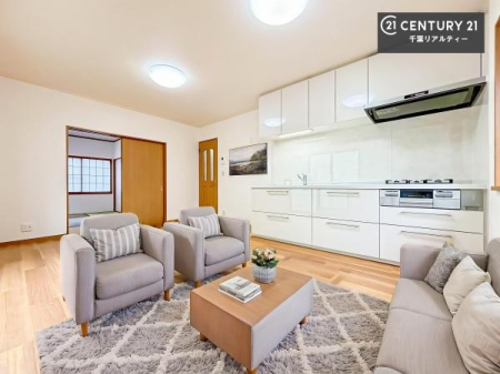 ���r���O �J�����̂���L�XLDK�I�\�t�@�[��_�C�j���O�e�[�u����u���Ă������ɂȂ�Ȃ��̂ŉ��K�ɉ߂����܂��I�R�~���j�P�[�V���������₷�����r���O�ł��B