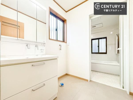 ���ʑ�E���ʏ� �O�ʋ��d�l�̐��ʏ��́A�g�����Ȃ݂����₷������I���͎��[�ɂȂ��Ă��܂��B�h���C���[�₨���ϓ����Еt������̂Ő��ʑ������X�b�L���ƌ����邱�Ƃ��o���܂��I