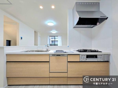�L�b�`�� ���[�͂̍����V�X�e���L�b�`���ŁA��������H�����������Еt���A�L�X�Ƃ�����Ԃŉ��K�ɗ������y���߂܂��B