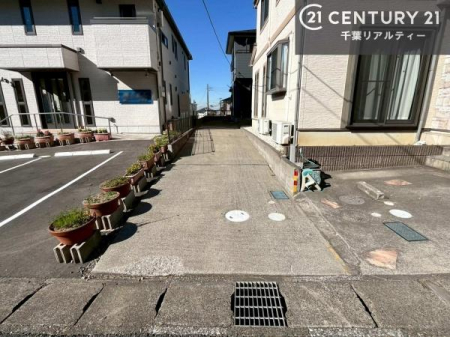 ���ԏ� ���ԃX�y�[�X��3�䕪����܂��I�Z�J���h�J�[�͂������A�o�C�N�⎩�]�ԂȂǂ��u���ꏊ�ɍ���܂���B